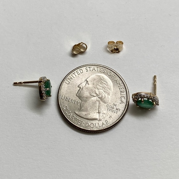 10K Yellow Gold Oval Shape Emerald and 0.10ct twt Diamond Stud Earrings NEW - Picture 10 of 11